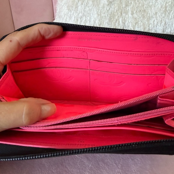💯 Auth CHANEL CAMBON Black Quilted Zip-Around Wallet with Hot Pink Interior - Picture 12 of 16